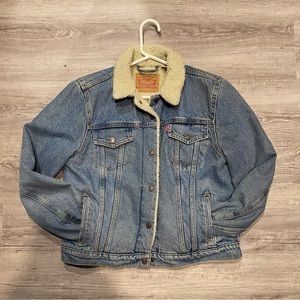 ❌SOLD❌Levi’s Sherpa Jacket